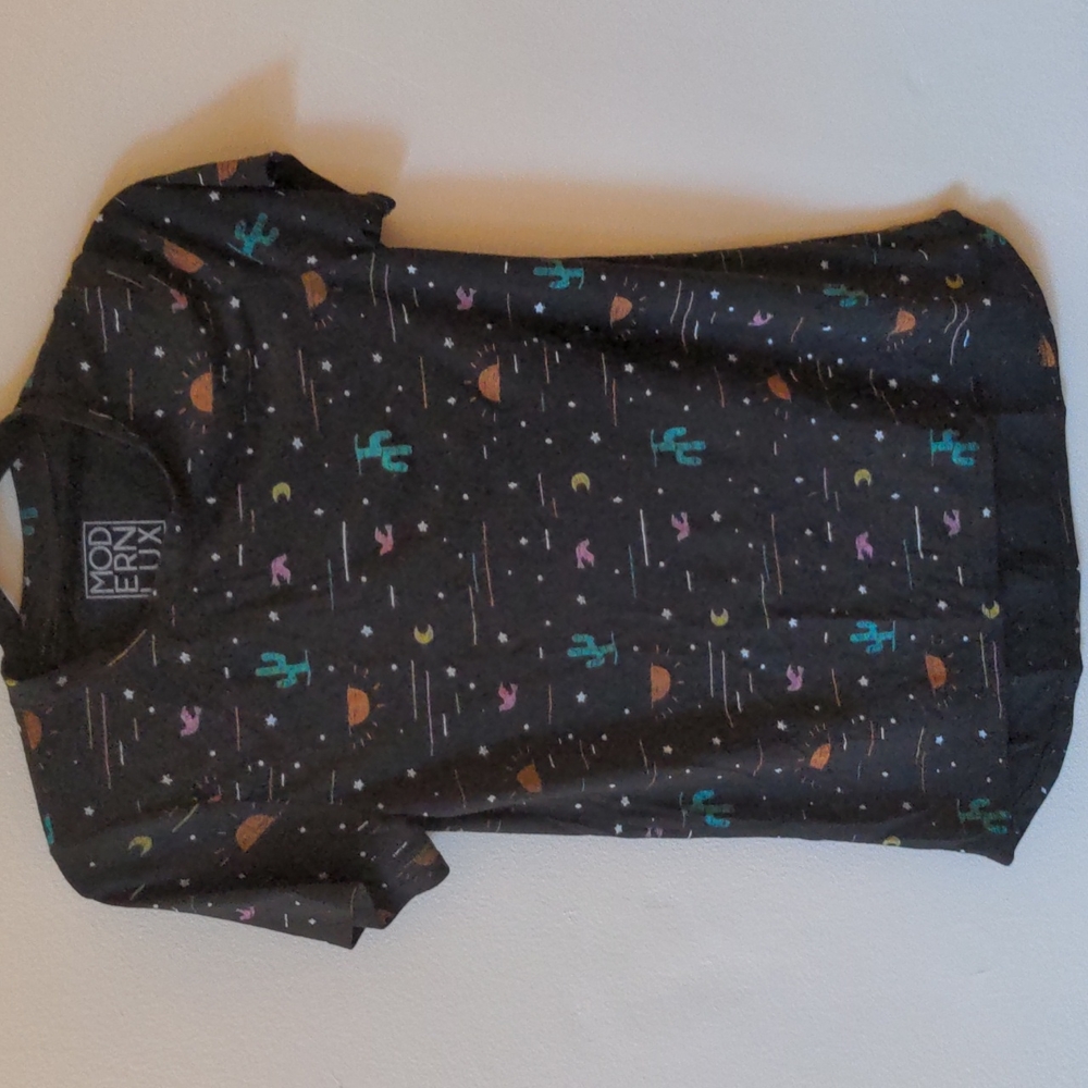 Modern Lux desert night tee